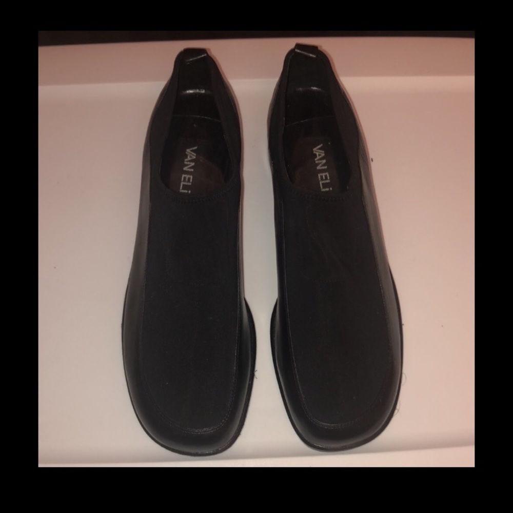 New Vaneli Ladies Leather Loafer, Size 11